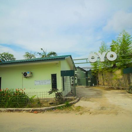 Oyo 1596 Taman Homestay Syariah Dumai Exteriör bild