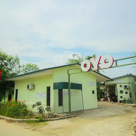 Oyo 1596 Taman Homestay Syariah Dumai Exteriör bild