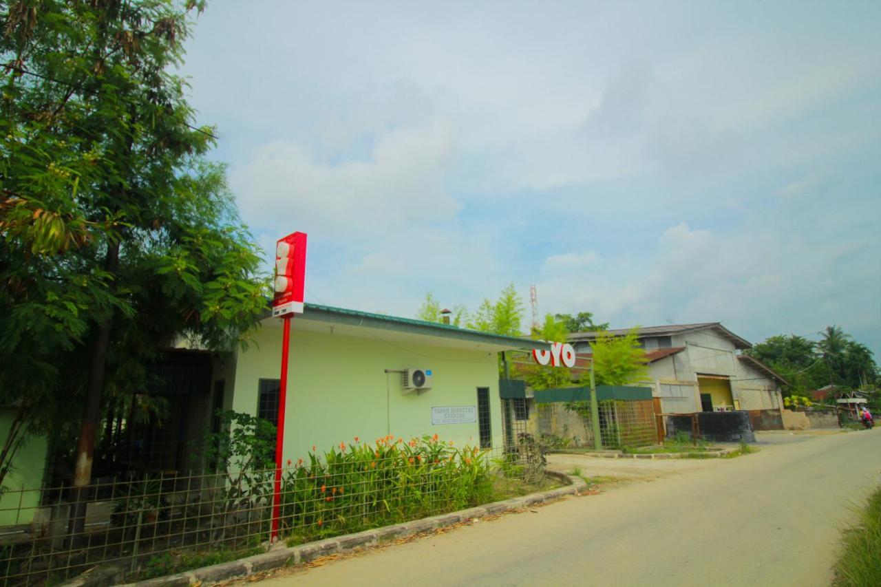Oyo 1596 Taman Homestay Syariah Dumai Exteriör bild